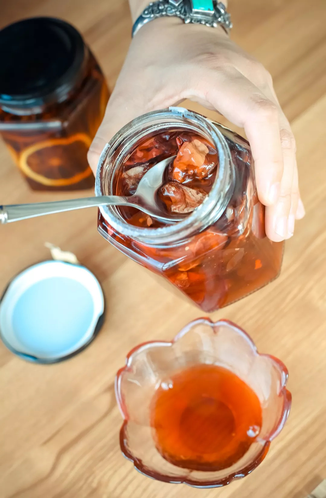 成都全職媽媽在家熬制養(yǎng)生膏，月入20萬，還帶領(lǐng)大批寶媽創(chuàng)業(yè)