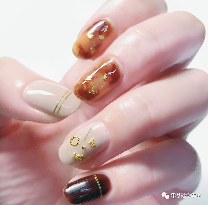 你知道為什么美甲涂的封層會(huì)不亮？