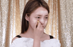 經?；瘖y跟不化妝有何區(qū)別_長期不化妝和化妝的區(qū)別_長期化妝與不化妝的皮膚差距