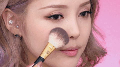 長期不化妝和化妝的區(qū)別_經?；瘖y跟不化妝有何區(qū)別_長期化妝與不化妝的皮膚差距