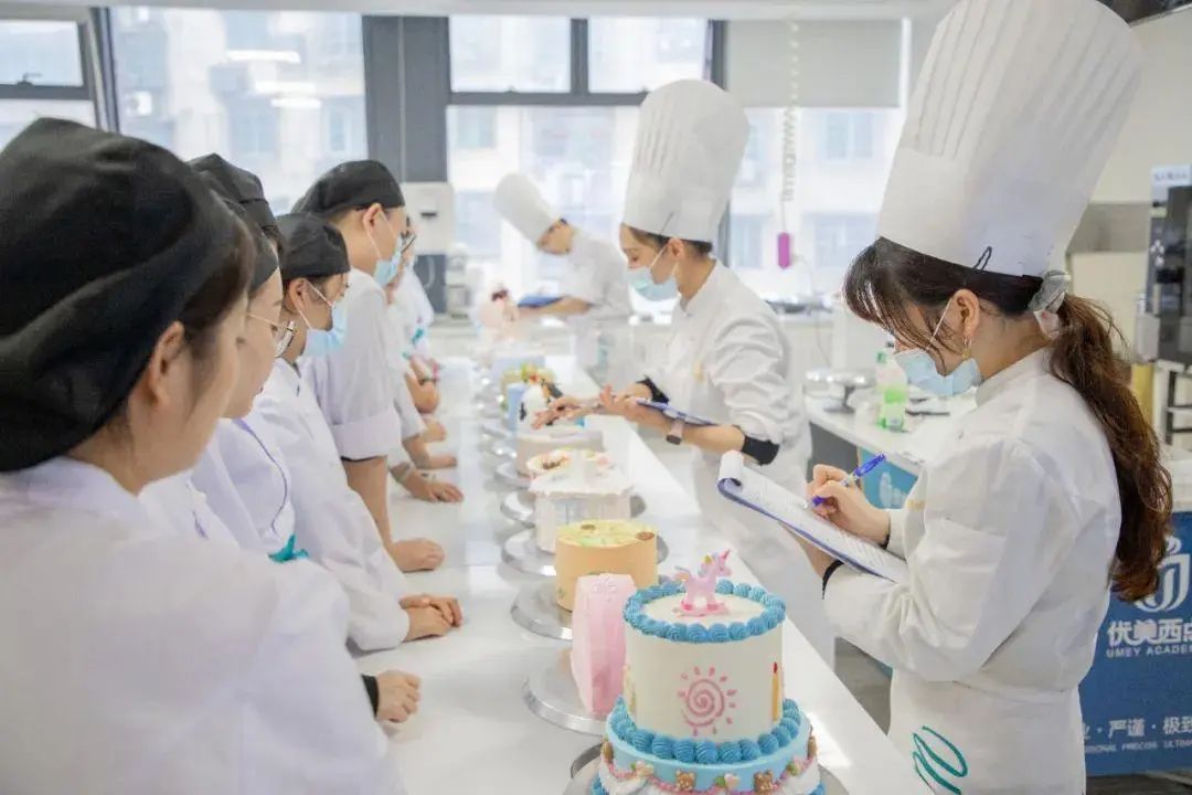 寶媽帶娃創(chuàng)業(yè)文案_帶娃創(chuàng)業(yè)的文案_寶媽帶娃創(chuàng)業(yè)正能量簡(jiǎn)短的句子