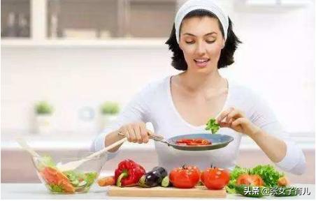 哺乳期間寶媽不能吃什么東西_喂奶可以吃東西嗎_哺乳期吃的東西寶寶能吸收嗎