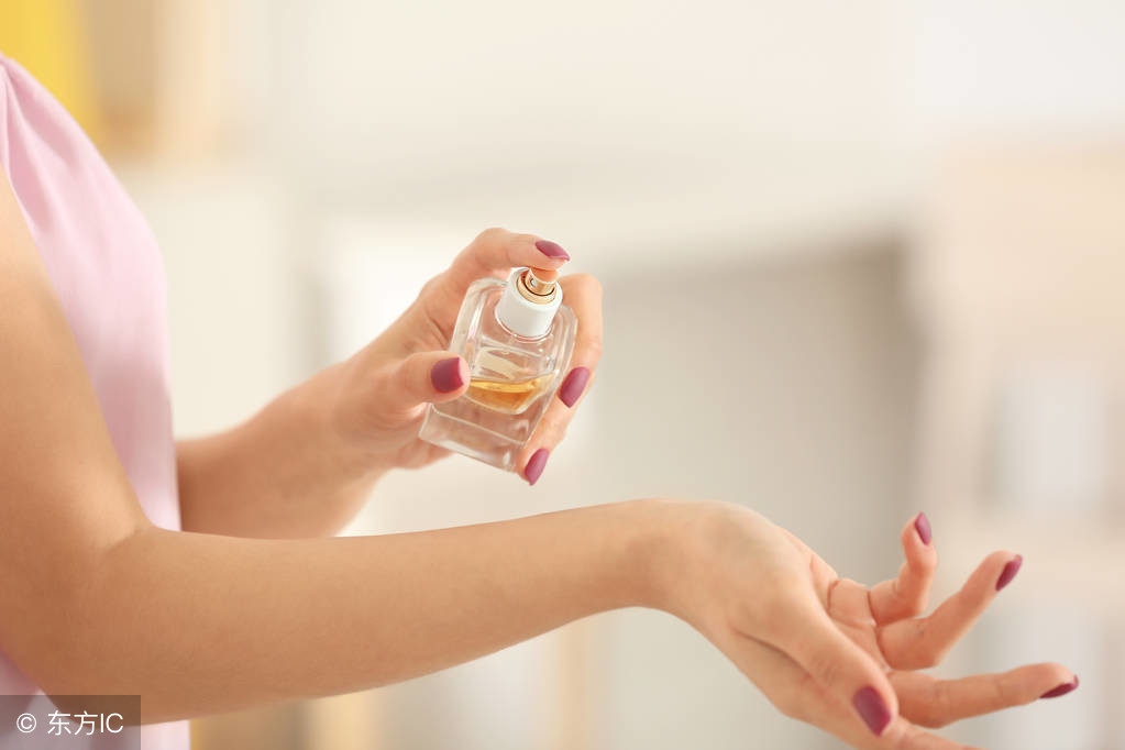 香水寶寶可以聞嗎_寶媽用香水對寶寶有害嗎_寶媽能用香水嗎