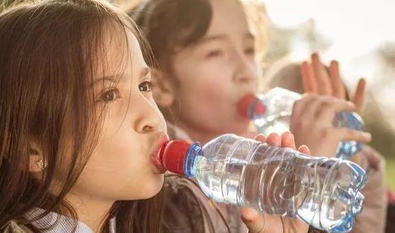 嬰兒黃疸寶媽不能吃什么_寶寶黃疸能吃母乳嗎_嬰兒黃疸可以吃